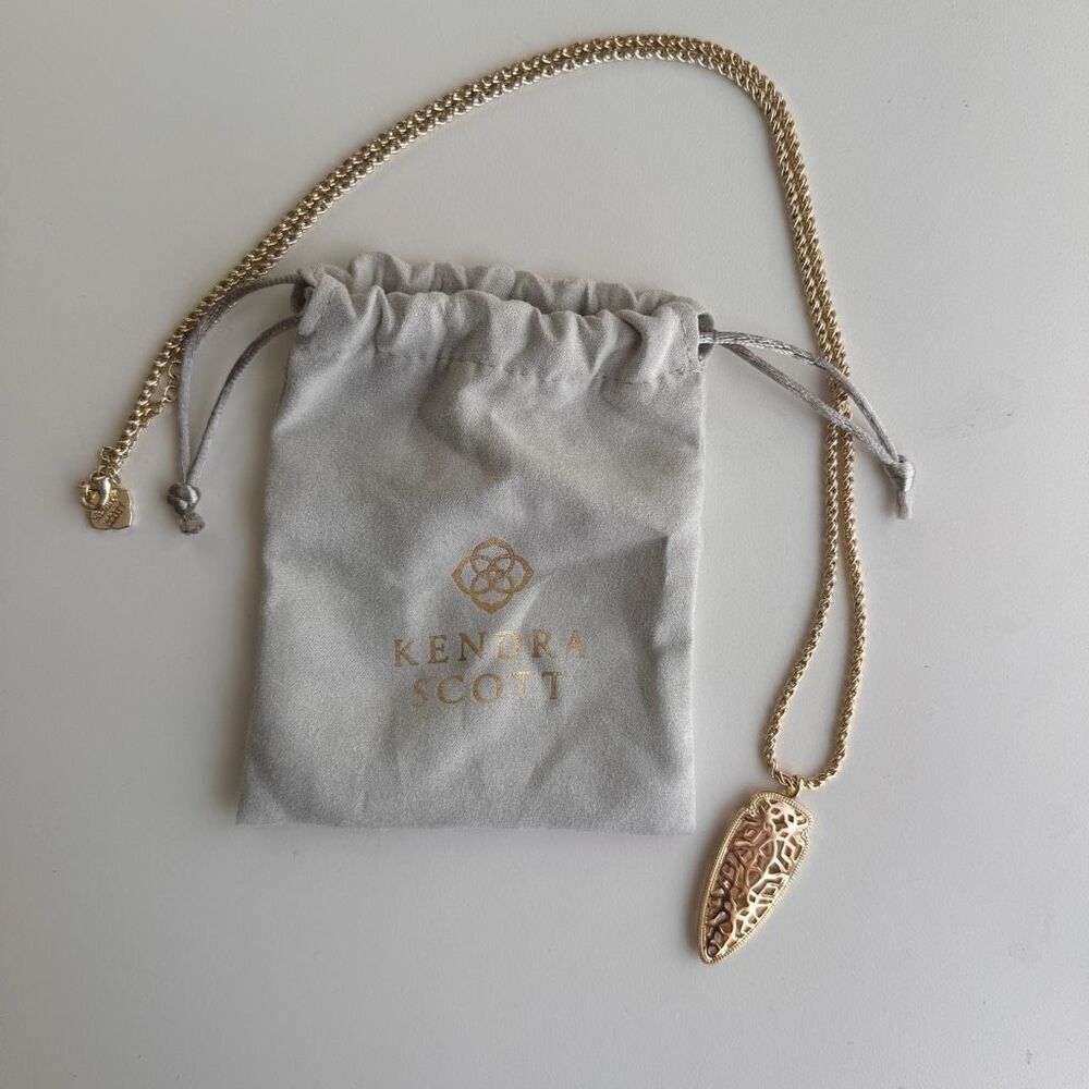 EUC Kendra Scott Pendant